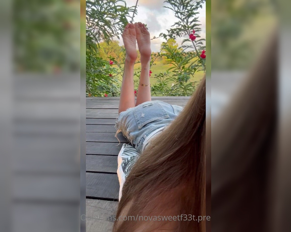 Indubiopronova aka indubiopronova OnlyFans - Enjoy this amazing view! Soft and wrinkled soles with this stunning nature in the background!