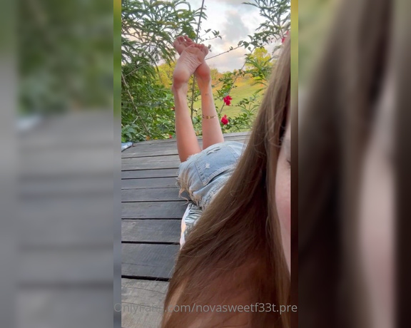 Indubiopronova aka indubiopronova OnlyFans - Enjoy this amazing view! Soft and wrinkled soles with this stunning nature in the background!