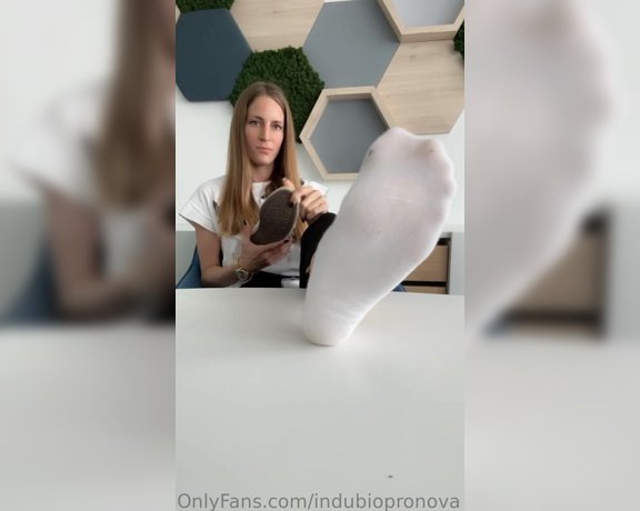 Indubiopronova aka indubiopronova OnlyFans - Shoe and sockplay at the office Look at just how easy it is to make