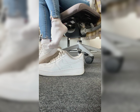 Indubiopronova aka indubiopronova OnlyFans - Slowly pulling my sweaty feet out of my sneakers during work… Be patient, all you get