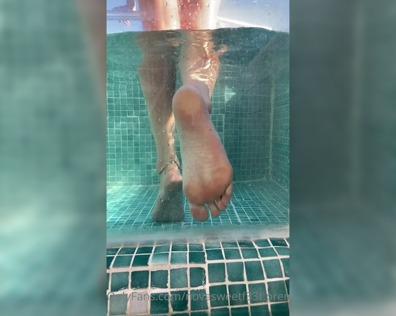 Indubiopronova aka indubiopronova OnlyFans - Watch my feet in the pool through the thin glass that separates us… I bet you’d