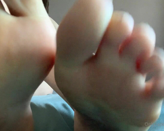 Romy Feet aka romyfeet OnlyFans - Petite vido  POV close