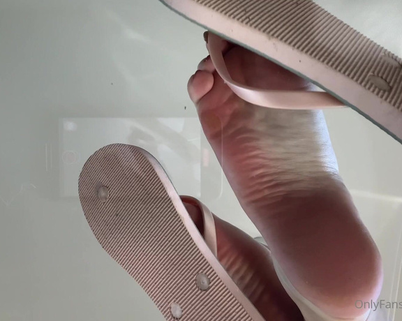 Romy Feet aka romyfeet OnlyFans - Do you like this point of view #Cruching #Giantess