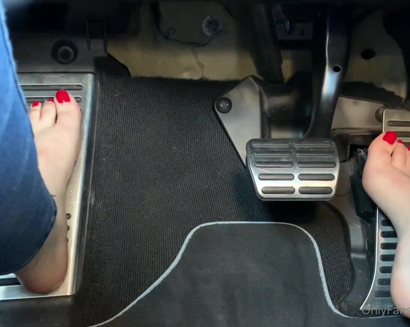 Romy Feet aka romyfeet OnlyFans - Un petit tour en voiture avec moi, a te tente