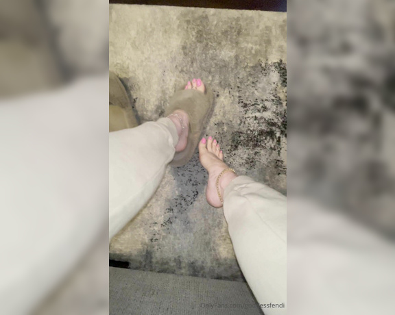 Fendi Feet aka goddessfendi OnlyFans - Lil break from laundry to tease my favorite fans