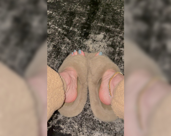 Fendi Feet aka goddessfendi OnlyFans - Trying out a new color I’ll make some vids tomorrow