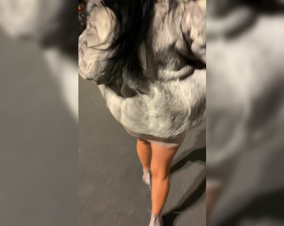 Miss Katie aka misskatievip OnlyFans - Walking through the casino parkin lot flashing and scared this guy he didn’t know how