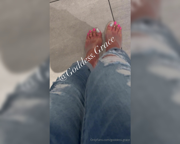 Goddess Grace aka goddessgrace OnlyFans - M e e t me in the ladies room