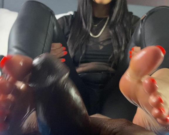 Jersey Feet aka jerseyfeets OnlyFans - Make sure you subscribe to @servinggaia for full video She annihilates me in this segment Even