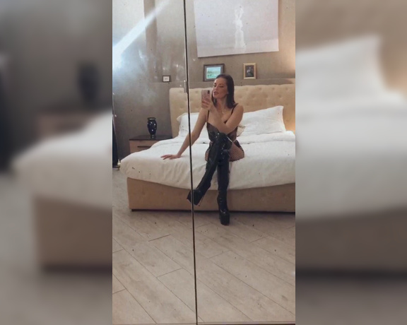 Noir Queenie aka noirqueenie OnlyFans Video 5376