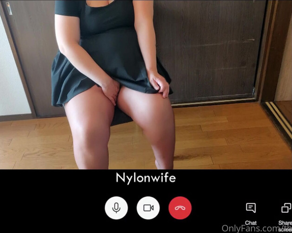 Thenylonwifediaries aka thenylonwifediaries OnlyFans - Naughty pantyhose Zoom call with hubby