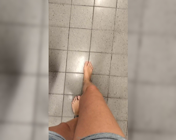 Frejas Submissive Feet aka frejassubmissivefeet OnlyFans - Enjoying warm city stones, and buying some flowers for my mom