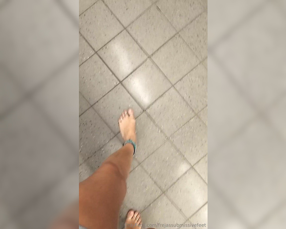 Frejas Submissive Feet aka frejassubmissivefeet OnlyFans - Enjoying warm city stones, and buying some flowers for my mom