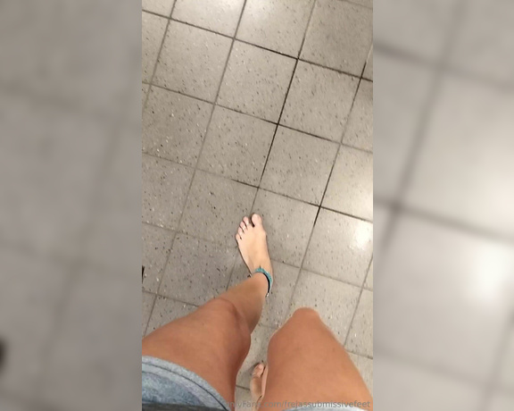 Frejas Submissive Feet aka frejassubmissivefeet OnlyFans - Enjoying warm city stones, and buying some flowers for my mom