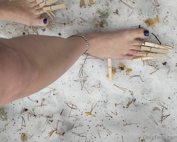 Frejas Submissive Feet aka frejassubmissivefeet OnlyFans - Learning to walk on snow with clothes pins Its not so easy Weather +2 C and