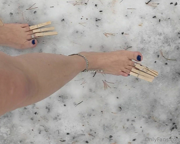 Frejas Submissive Feet aka frejassubmissivefeet OnlyFans - Learning to walk on snow with clothes pins Its not so easy Weather +2 C and