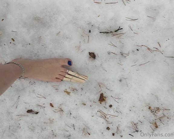 Frejas Submissive Feet aka frejassubmissivefeet OnlyFans - Learning to walk on snow with clothes pins Its not so easy Weather +2 C and