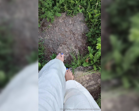 Frejas Submissive Feet aka frejassubmissivefeet OnlyFans - Just a little peaceful walk in nature, enjoying the silence and sound of grass, birds, water