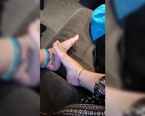 Frejas Submissive Feet aka frejassubmissivefeet OnlyFans - Barefooting in the train to Stockholm