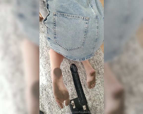 Frejas Submissive Feet aka frejassubmissivefeet OnlyFans - Barefoot walk in the spring weather without panties And fucked with dirty feet afterwards