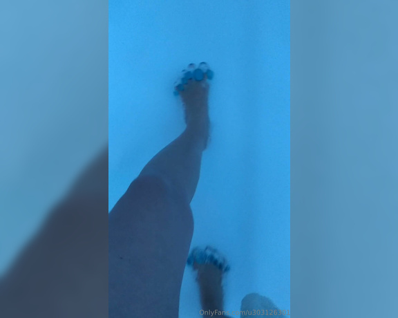 Frejas Submissive Feet aka frejassubmissivefeet OnlyFans - I had a very chilly barefoot walk in spreaders New snow and 8 degrees