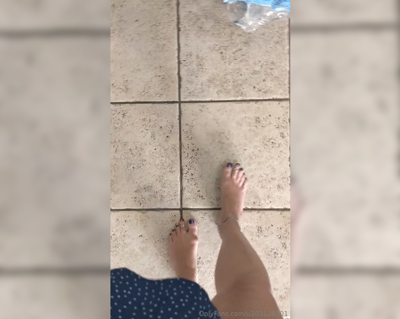 Frejas Submissive Feet aka frejassubmissivefeet OnlyFans - Barefoot at the village grocery store In Italy people notice that I am barefoot and look