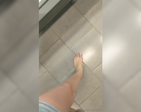 Frejas Submissive Feet aka frejassubmissivefeet OnlyFans - Out shopping In the mall going into a store buying markers to write on my feet