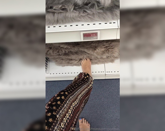 Frejas Submissive Feet aka frejassubmissivefeet OnlyFans - I went to a furniture store, and there were so many nice things to feel with