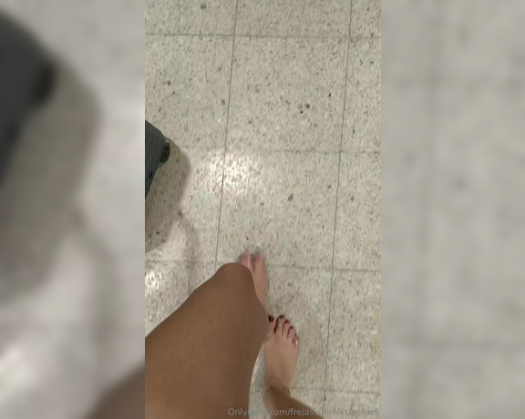 Frejas Submissive Feet aka frejassubmissivefeet OnlyFans - Barefoot visits to a second hand shop in the suburbs, a big sports store with shoes