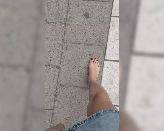 Frejas Submissive Feet aka frejassubmissivefeet OnlyFans - I went in to a restaurant and ordered some food, and was waiting