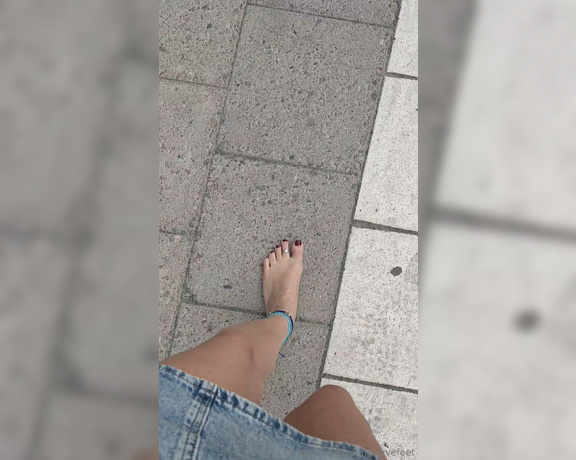 Frejas Submissive Feet aka frejassubmissivefeet OnlyFans - I went in to a restaurant and ordered some food, and was waiting