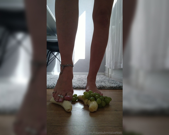 Frejas Submissive Feet aka frejassubmissivefeet OnlyFans - Hey, Im all into fruit and veggies this week Whats going on Maybe the warm weather