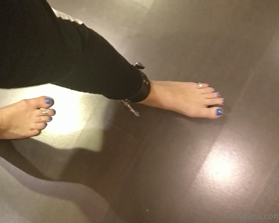 Frejas Submissive Feet aka frejassubmissivefeet OnlyFans - Barefoot shopping clothes, wearing cuffs