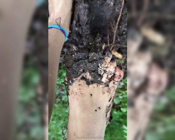 Frejas Submissive Feet aka frejassubmissivefeet OnlyFans - I found some mud to play