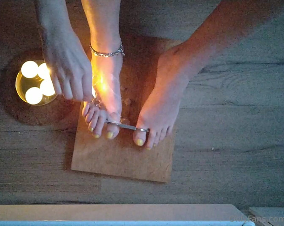 Frejas Submissive Feet aka frejassubmissivefeet OnlyFans - My toes and soles in wax bath, and under the flames In the end