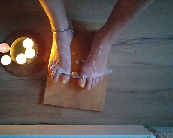 Frejas Submissive Feet aka frejassubmissivefeet OnlyFans - My toes and soles in wax bath, and under the flames In the end