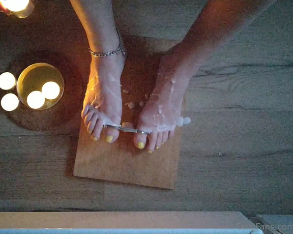 Frejas Submissive Feet aka frejassubmissivefeet OnlyFans - My toes and soles in wax bath, and under the flames In the end