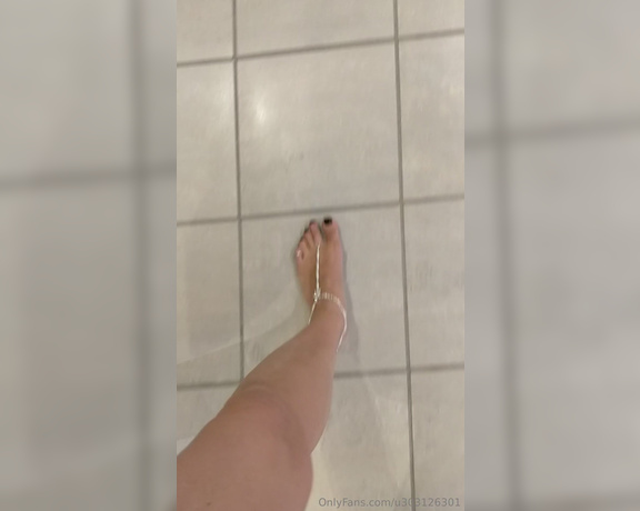 Frejas Submissive Feet aka frejassubmissivefeet OnlyFans - At the mall walking on different floors