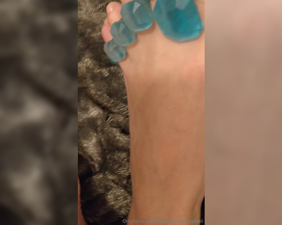 Frejas Submissive Feet aka frejassubmissivefeet OnlyFans - Paint my nails