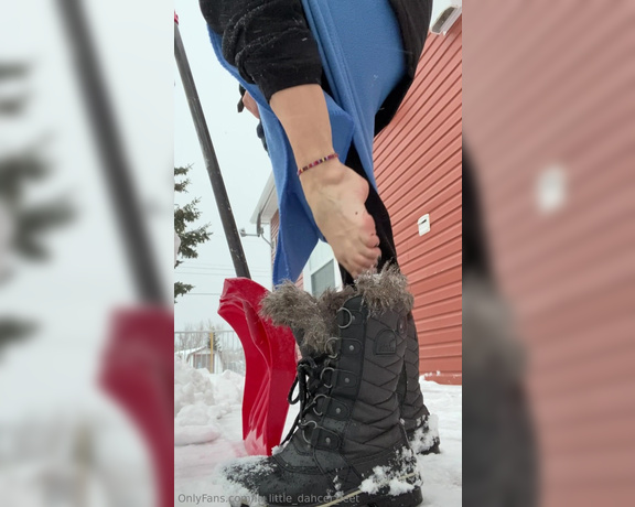 Lezlyan aka la_little_dancer_feet OnlyFans - BOOT REMOVAL…in a snowstorm This is how I spent parts of my day yesterday