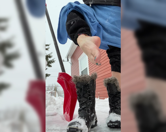 Lezlyan aka la_little_dancer_feet OnlyFans - BOOT REMOVAL…in a snowstorm This is how I spent parts of my day yesterday