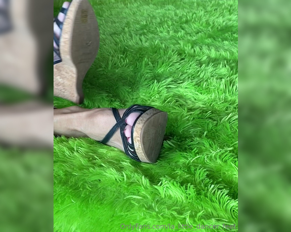 Lezlyan aka la_little_dancer_feet OnlyFans - This is the closest thing that I’ll get to green grass for the next coming months