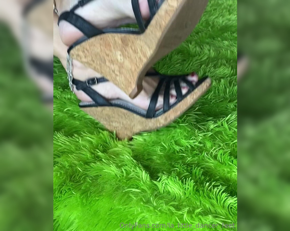 Lezlyan aka la_little_dancer_feet OnlyFans - This is the closest thing that I’ll get to green grass for the next coming months