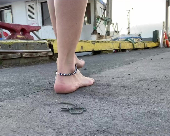 Lezlyan aka la_little_dancer_feet OnlyFans - Walk with me on the dirty boat dock A video does not show temperature The