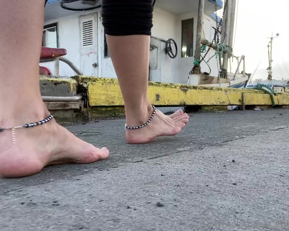 Lezlyan aka la_little_dancer_feet OnlyFans - Walk with me on the dirty boat dock A video does not show temperature The