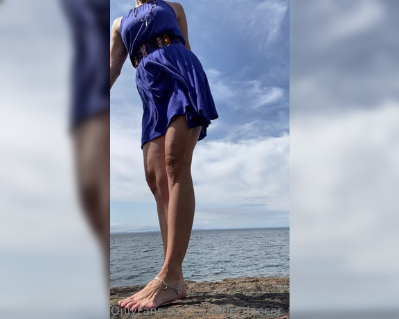 Lezlyan aka la_little_dancer_feet OnlyFans - Being on the oceans edge is on of the most peaceful places for me All the