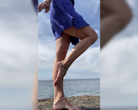 Lezlyan aka la_little_dancer_feet OnlyFans - Being on the oceans edge is on of the most peaceful places for me All the