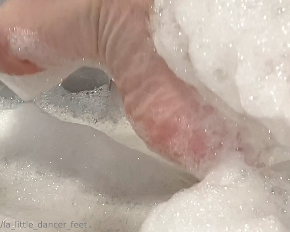 Lezlyan aka la_little_dancer_feet OnlyFans - I love getting baths! One of the best feelings in the world is being submerged