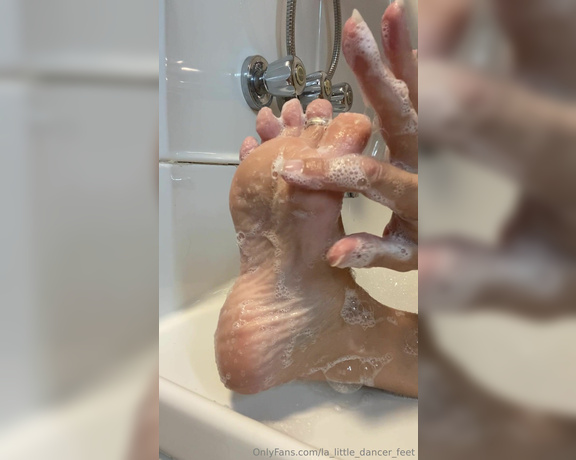 Lezlyan aka la_little_dancer_feet OnlyFans - Today I jerked off my foot in the bathtub So go get ready now and