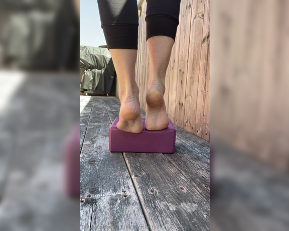 Lezlyan aka la_little_dancer_feet OnlyFans - This foam block is just what I needed for stretching my precious beauties! x1 video